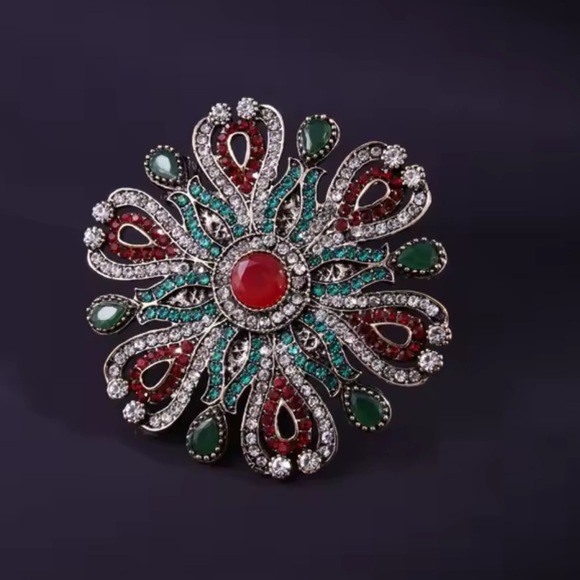 Vintage Baroque Queen Crystal Elegant Brooch - Picture 5 of 13